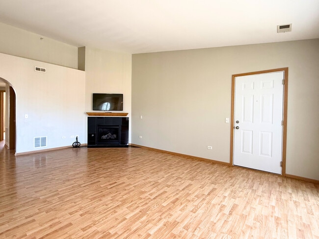 Building Photo - 16600 Liberty Cir