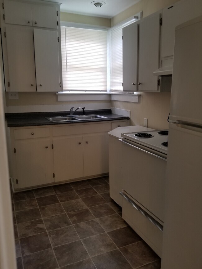 Foto del edificio - 1111 E 9th St