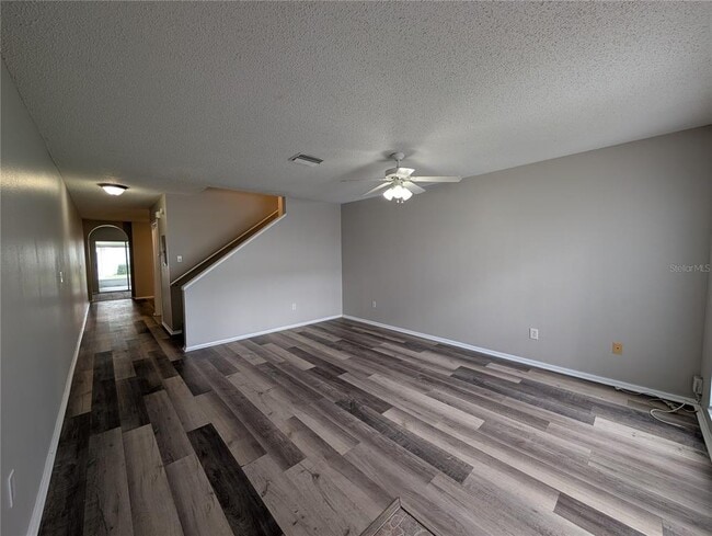 Foto del edificio - 414 Kensington Lake Cir