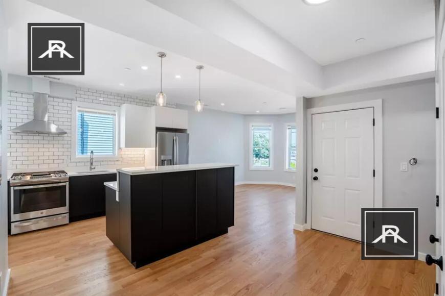 Foto principal - 3 bedroom in Allston MA 02134