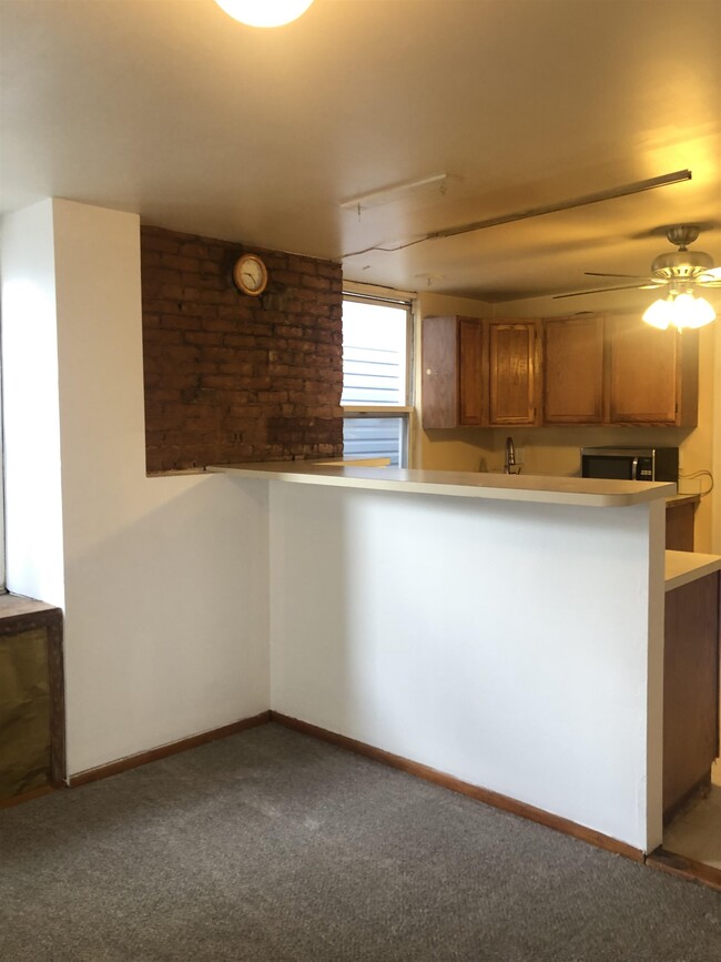 Building Photo - 319 5th St