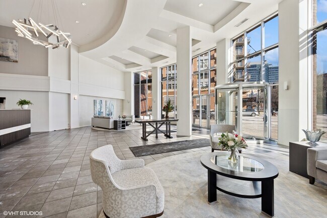 Foto del edificio - 1000 W Adams St