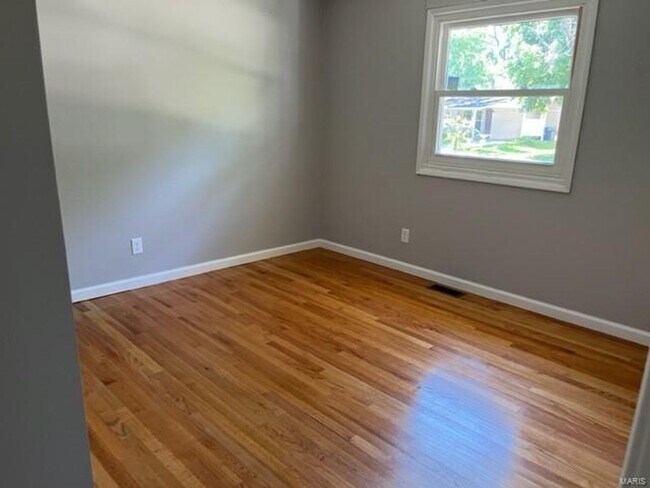 Building Photo - 2680 Knollwood Ln