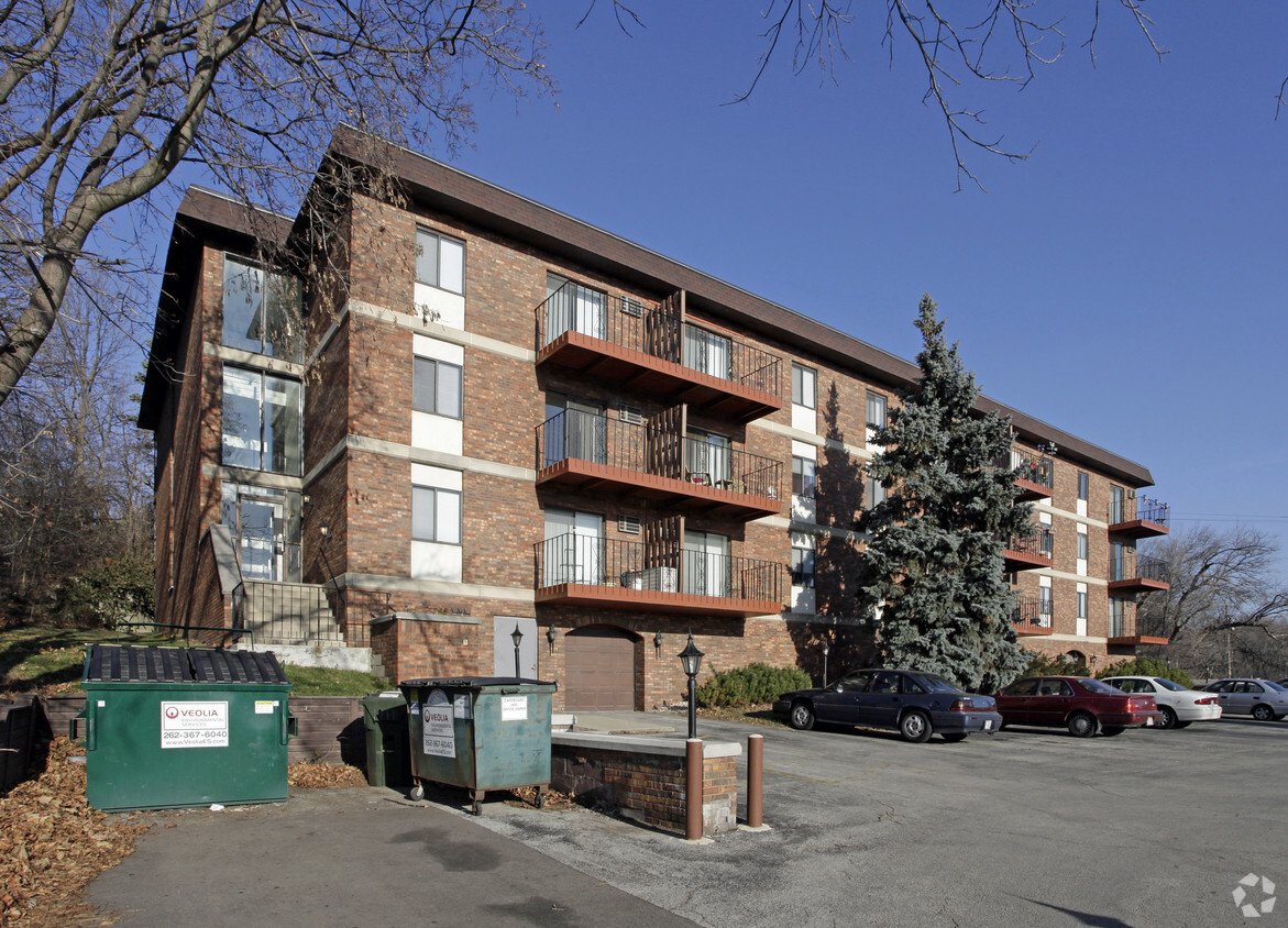 Building - Riverview Apartments