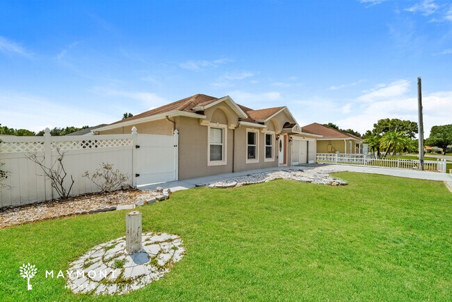 Building Photo - Character Filled FL Home