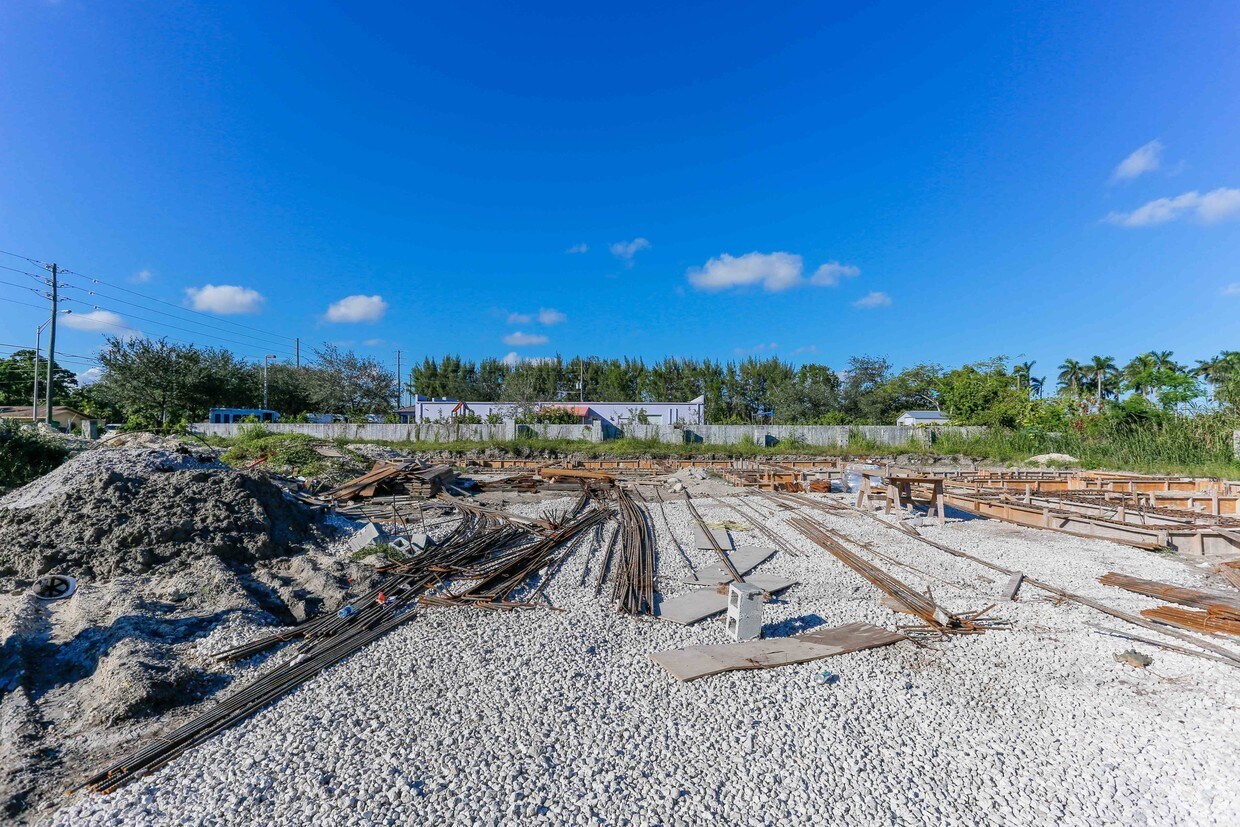 Foto principal - Biscayne Garden Townhomes