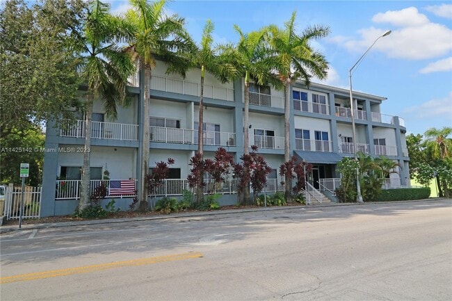 Foto del edificio - 2734 Bird Ave
