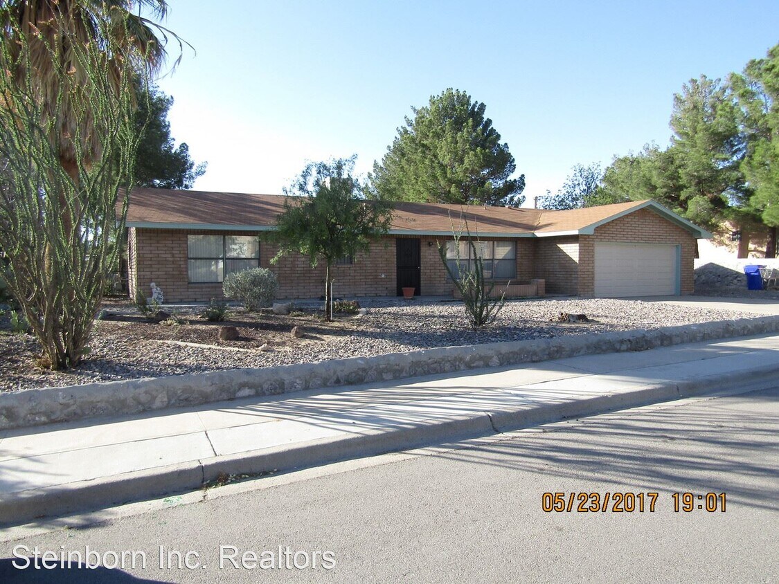 Foto principal - 3 br, 2 bath House - 3213 Dyer St.