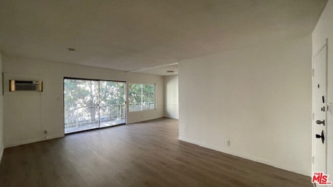 Building Photo - 832 S Gramercy Pl