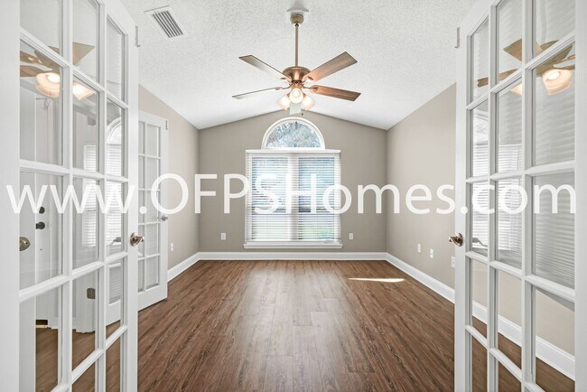 Building Photo - 3 bedroom in Fort Walton!