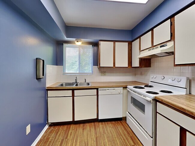 Foto del edificio - 2549 S Oak Ave