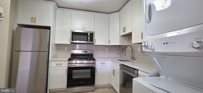 Building Photo - 3701 S George Mason Dr