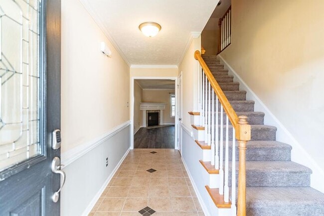 Building Photo - 389 Livingston Dr