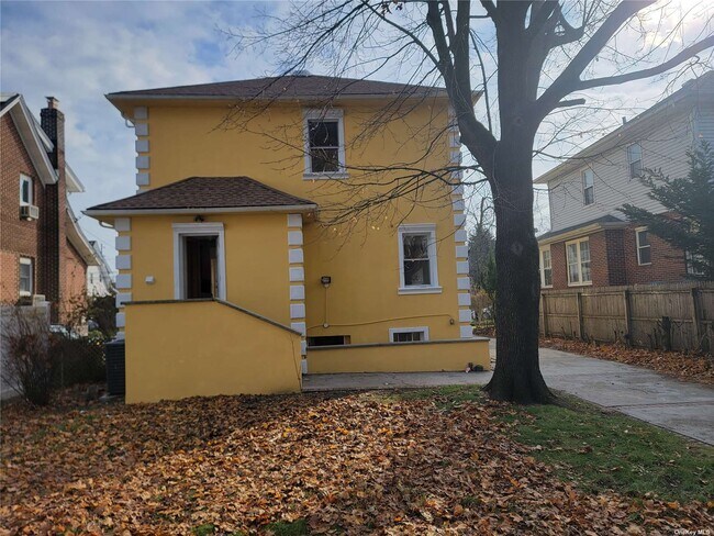 Building Photo - 1278 Sturlane Pl