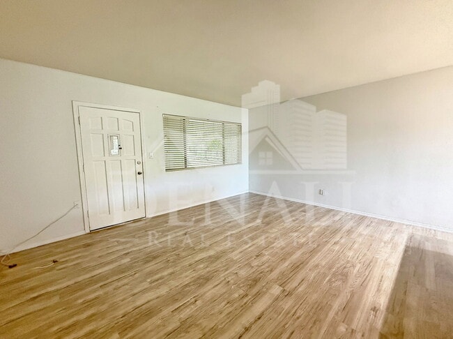 Building Photo - 749 E Montebello Ave