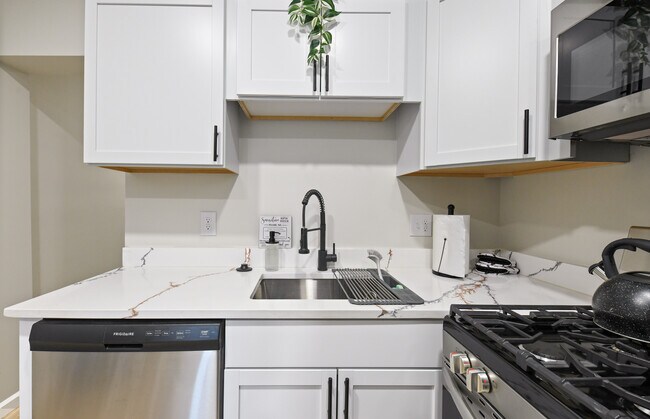 Foto del edificio - 3022 Auchentoroly Ter