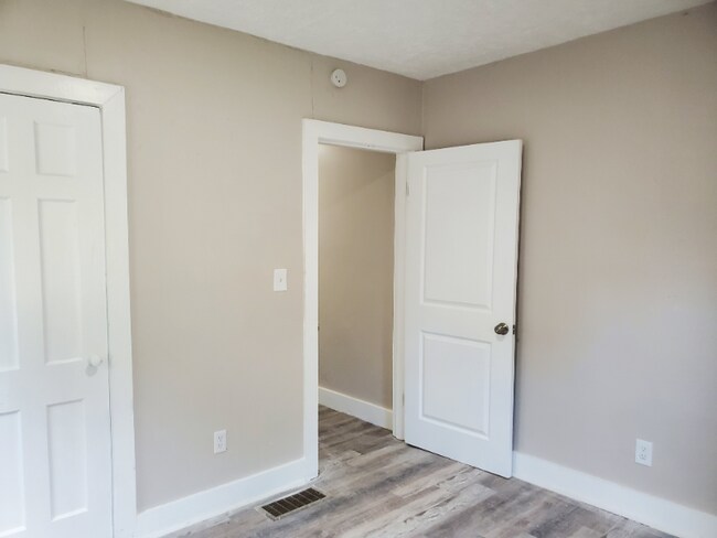 Building Photo - 1310 Martin St