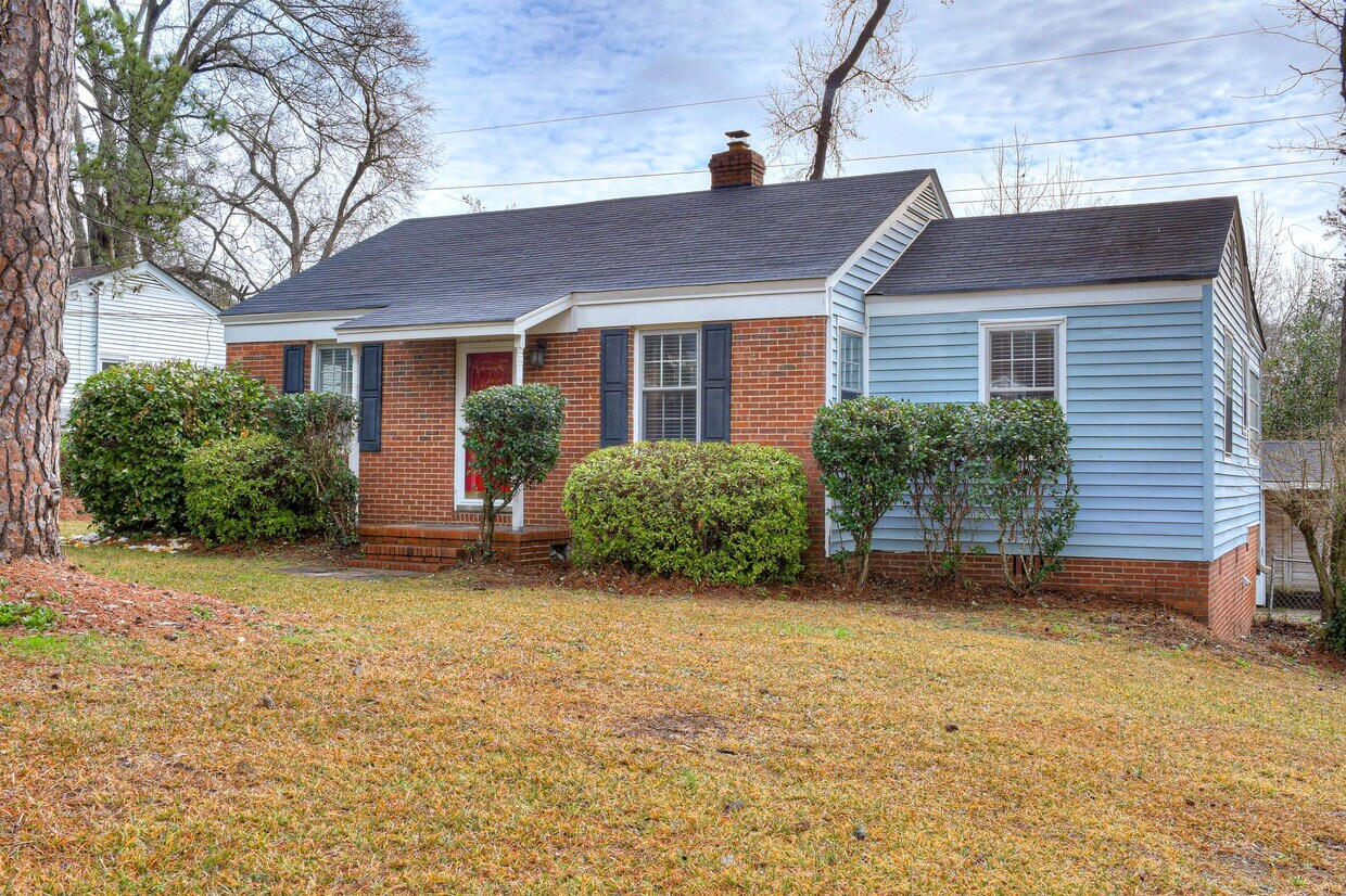 Foto principal - 1019 1/2 Bedford Dr