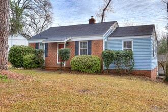 Building Photo - 1019 1/2 Bedford Dr