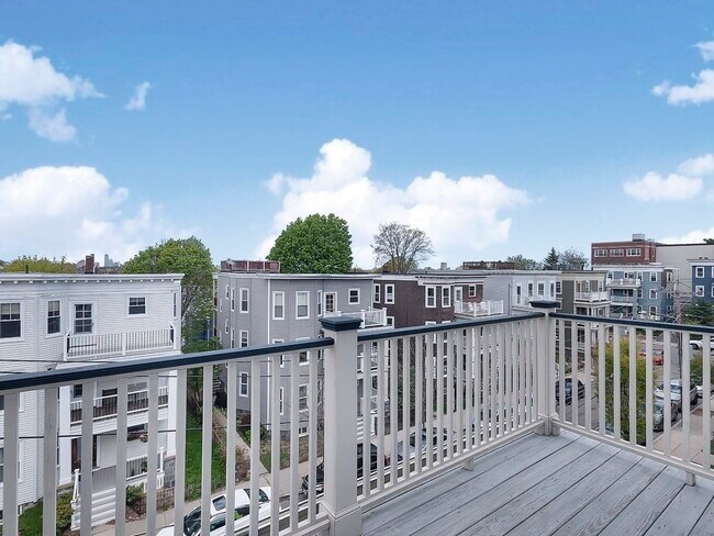 Building Photo - 39 Rosemont St