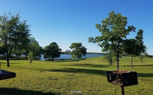 Foto del edificio - 8404 Riverstone Dr
