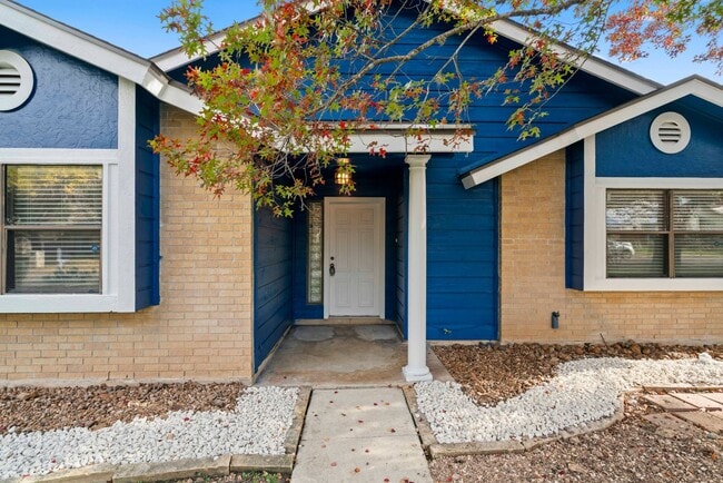 Building Photo - Contemporary Home in Castle Hills