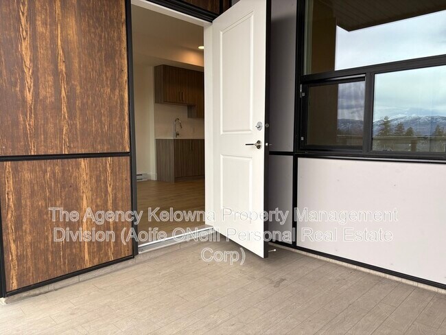 Photo du bâtiment - 1036 Coronation Ave