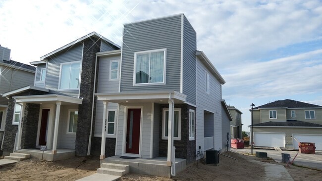 Building Photo - 3 Bedroom, 2.5 Bathroom with two car garage - Available 2/5/2025