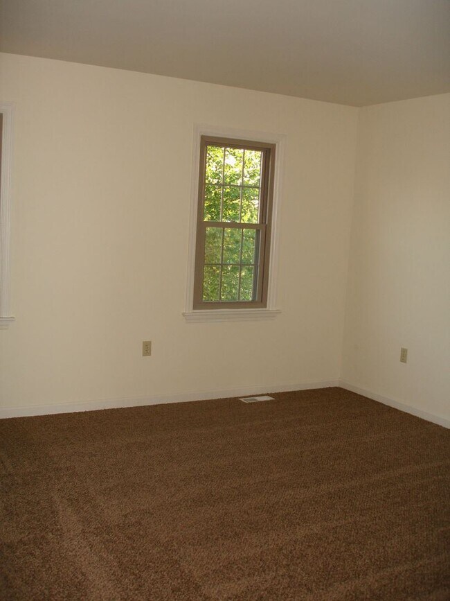 Building Photo - 3 br, 1.5 bath House - 9 SANTA FE DRIVE