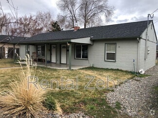 Building Photo - 1332 NE Del Norte Ave