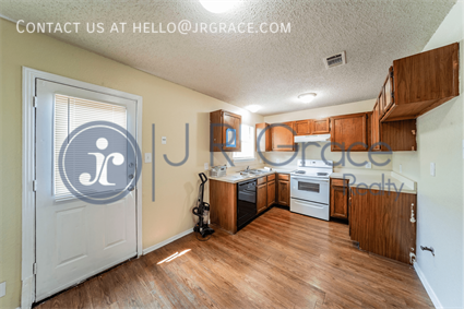 Foto del edificio - 5837 Shadydell Dr