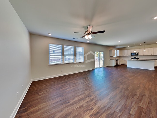 Foto del edificio - 768 Carnaby Ln