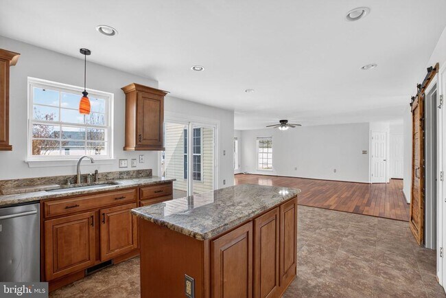 Foto del edificio - 28 Basalt Dr