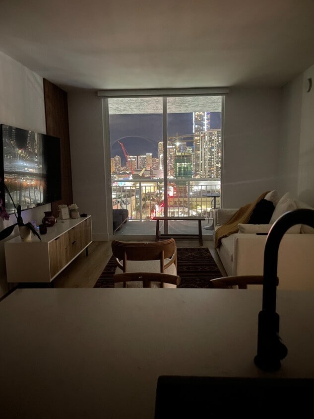Photo - 275 NE 18th St (Miami, FL)