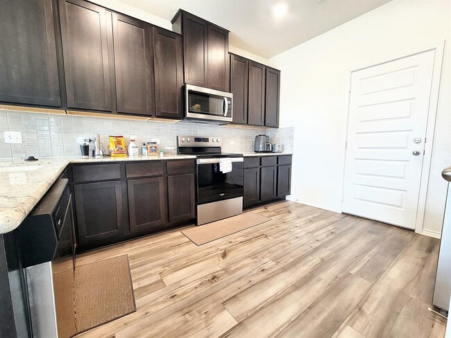 Building Photo - 1030 Brambles Dr