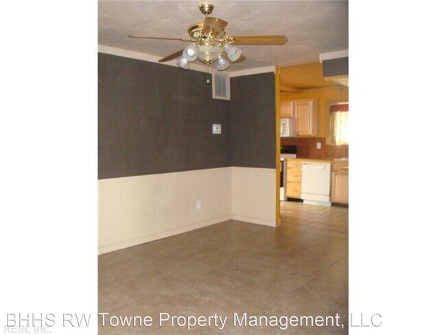 Building Photo - 3 br, 2.5 bath House - 560 Old Post Road