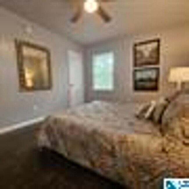 Foto del edificio - Charming 4 Bedroom, 1 Bathroom house