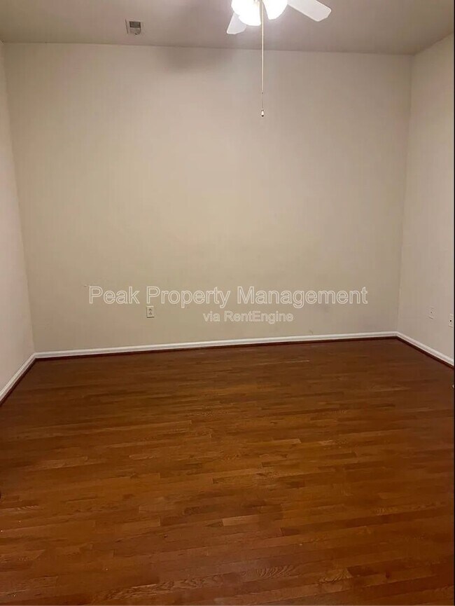 Foto del edificio - 1106 W Main St