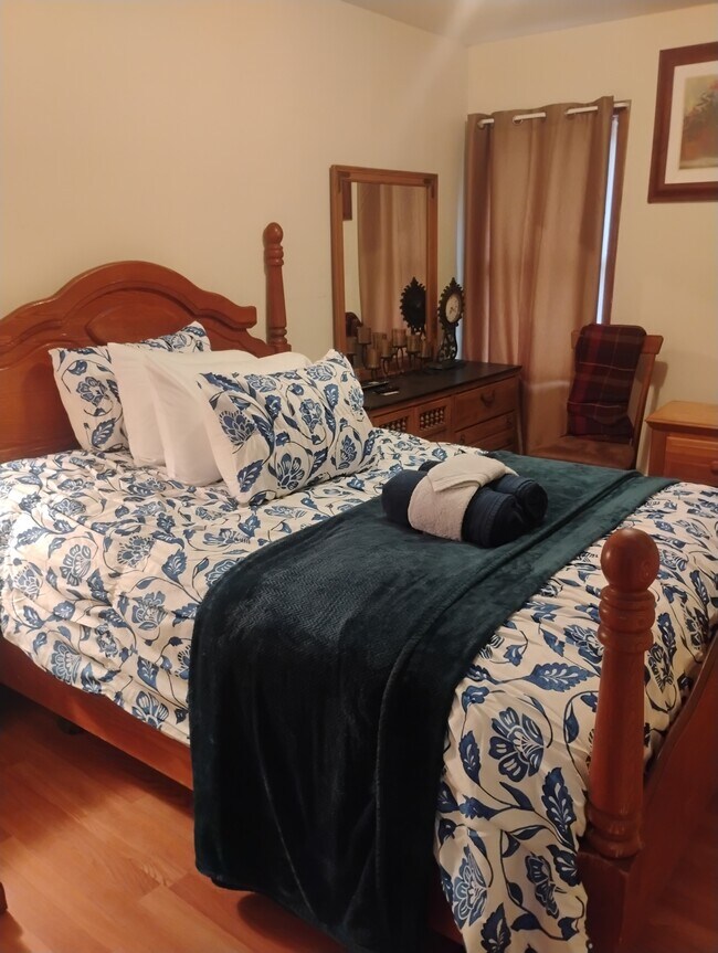 Building Photo - 39 Columbia St