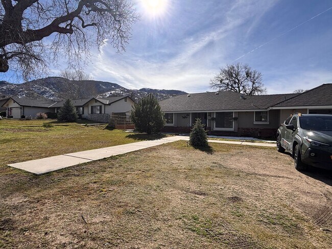 Foto del edificio - Beautiful Stallion Springs Home With A View!