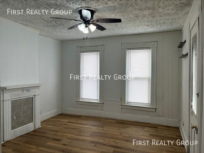 Building Photo - 519 Ann St