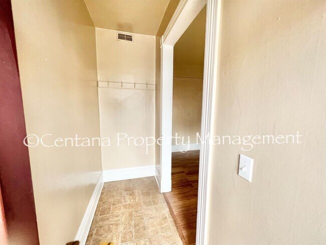 Building Photo - 646-648 S Montana