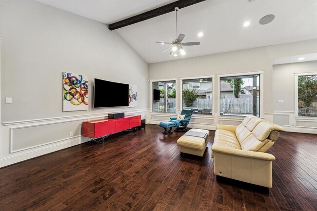 Foto del edificio - 1244 Overhill St