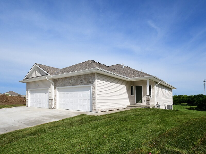 Foto principal - 17640 Greenleaf St