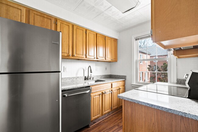Foto del edificio - 2124 Suitland Terrace SE