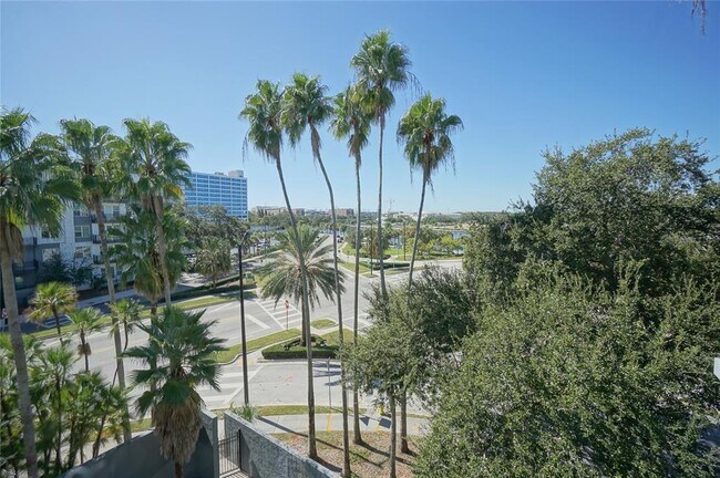 Building Photo - 201 W Laurel St