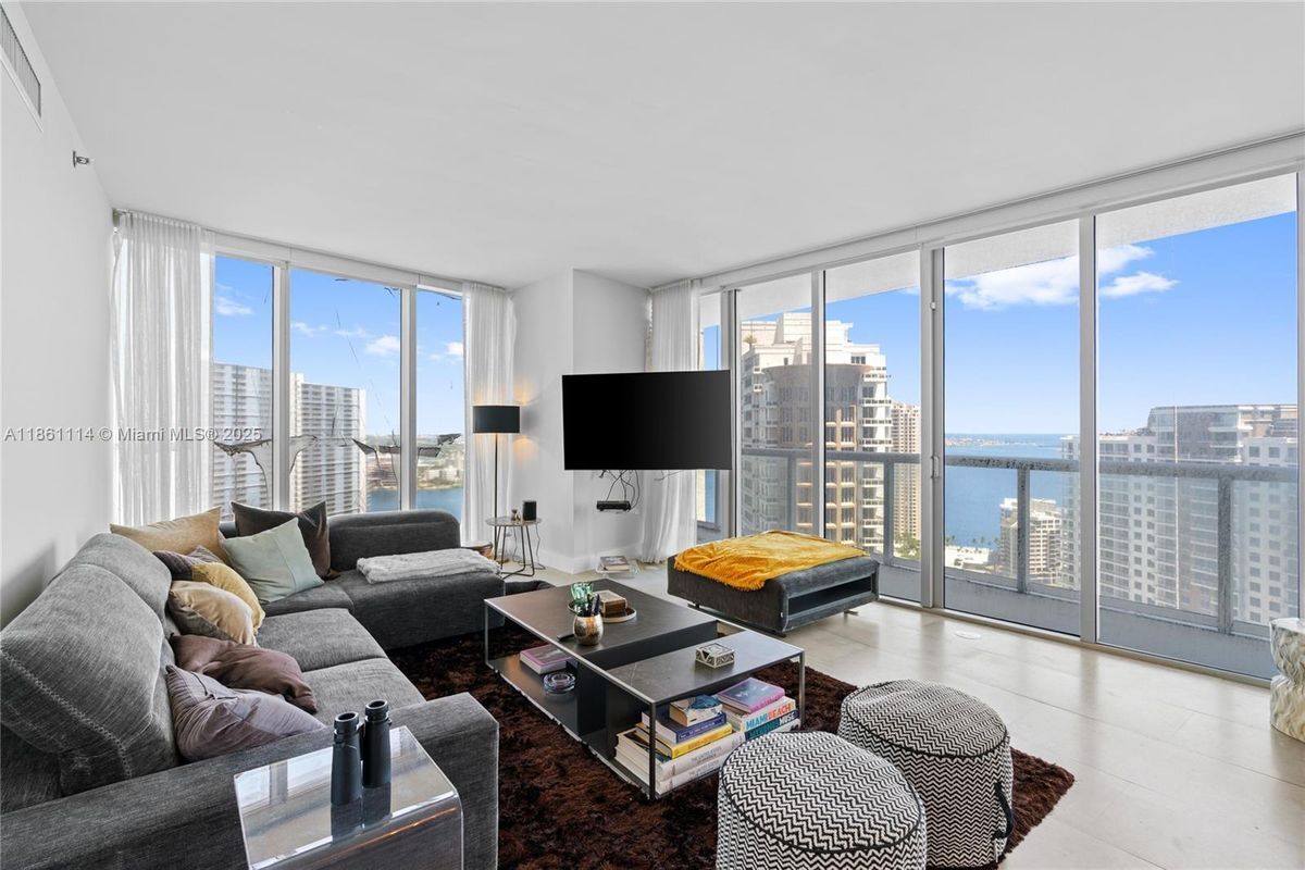 Foto del edificio - 465 Brickell Ave