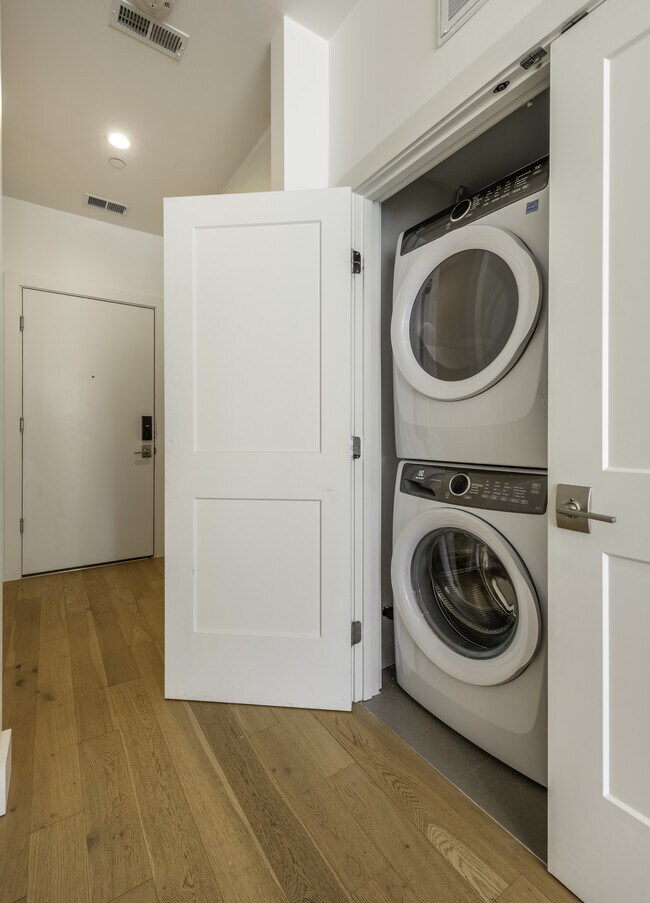 Foto del edificio - 946 Saratoga St