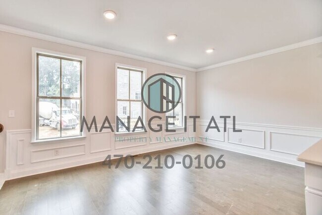 Foto del edificio - Elegant 4 Bedroom Townhome in Prime Location in Dorvaville