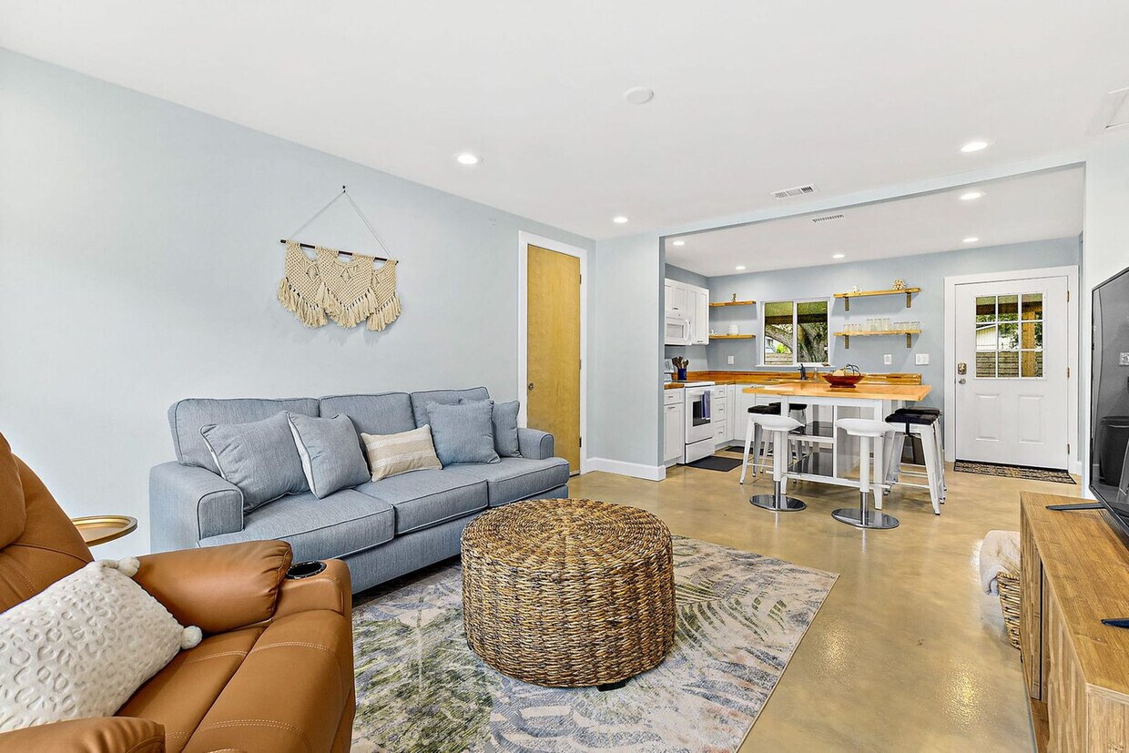 Foto principal - 107 A St